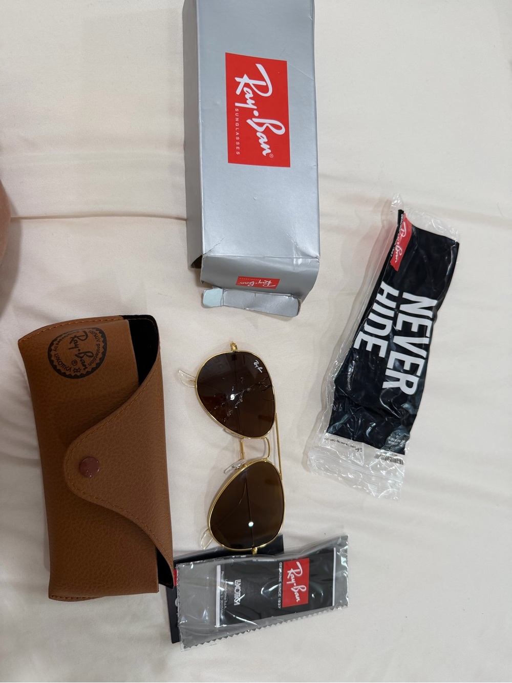*Cracked lense*Ray-Ban Gold Aviator Sunglasses with Brown Lenses